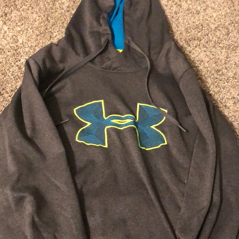 Womens UA cold gear sweatshirt